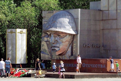 В Саду Победы Челябинска был возведен новый монумент
