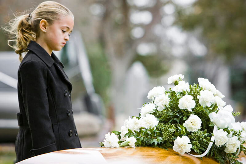 Брать ли детей на похороны